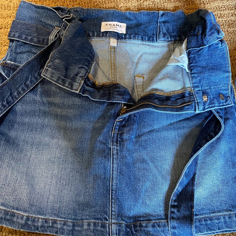 Frame tied skirt